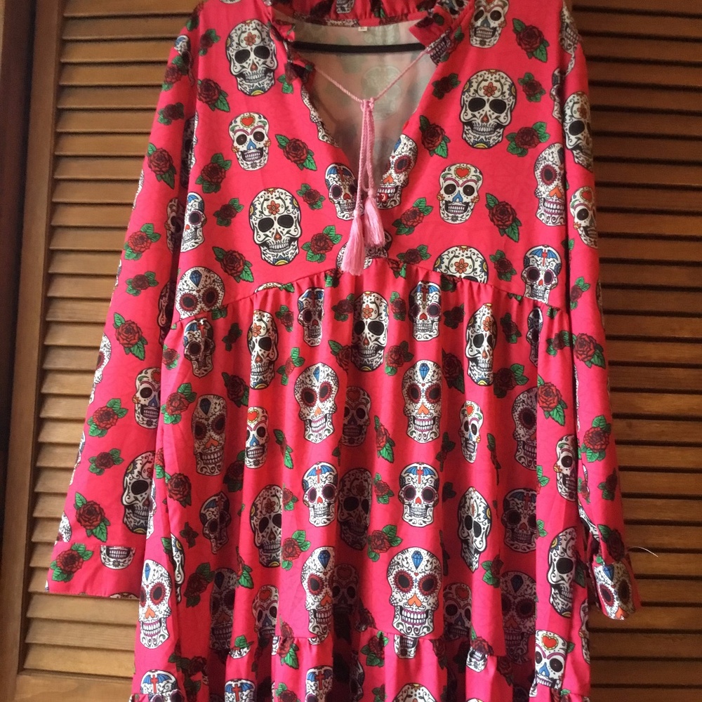 DAY OF THE DEAD SKULLS/HALLOWEEN  3 TIER DRESS SIZE L PINK